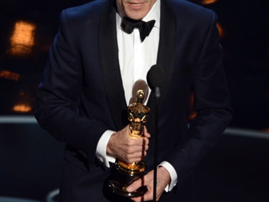 Daniel Day-´­Lewis hat es geschafft! Er gewinnt seinen insgesamt dritten Oscar als "Bester  Hauptdarsteller" in dem Film "Lincoln" und bedankt sich mit Tränen in den Augen