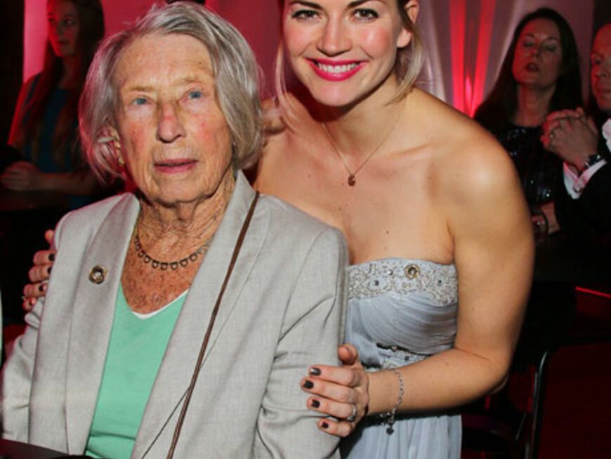 Ein Musical für jung und alt: Schauspielerin Nina Bott wurde von ihrer 91-jährigen Oma begleitet
