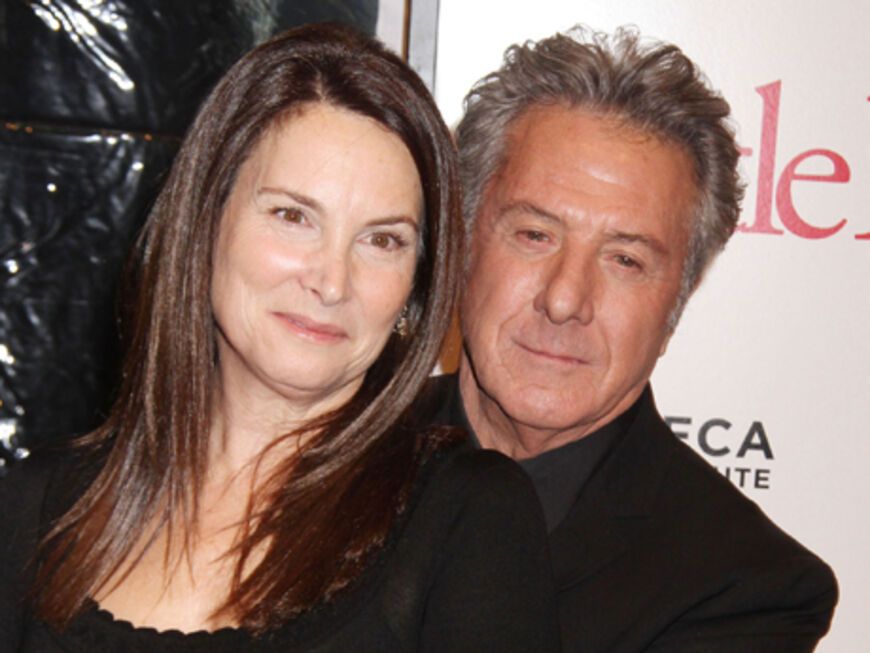 Nur zwei Wochen nach seiner Scheidung heiratete Dustin Hoffman die 17 Jahre jüngere Anwältin Lisa Gottsegen. Die beiden strahlten auf dem roten Teppich wie frisch verliebt
