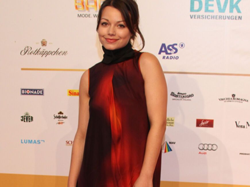 Kam in Rot: Schauspielerin Cosma Shiva Hagen