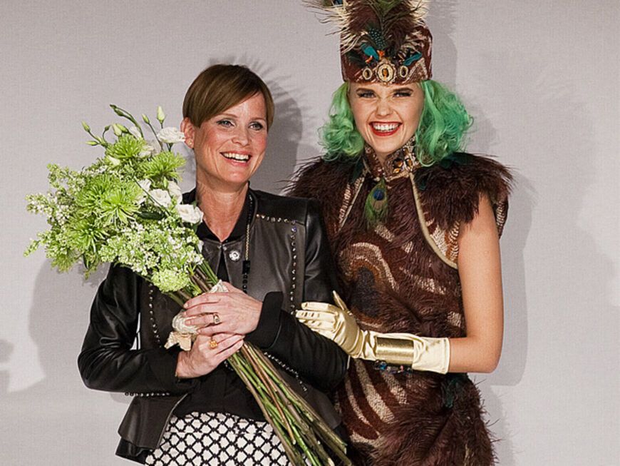 Das kanadische Traditionsunternehmen KORHANI home präsentierte sich erstmals in Berlin und zeigte eine extravagante Show: Bei der großen Premiere wurde die Herbst-/ Winter Kollektion 2013 in einer Mischung aus Mode und exklusiver Home Couture auf dem Laufsteg gezeigt. Die Designerin und Model Bonnie Strange ließen sich feiern