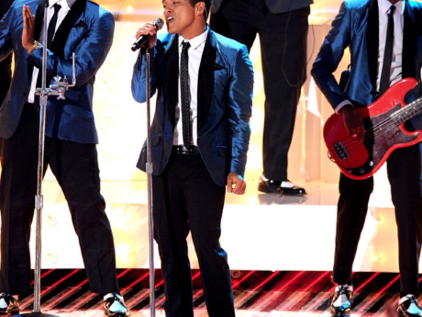 Mit Schlips und Tolle: Bruno Mars auf der Bühne