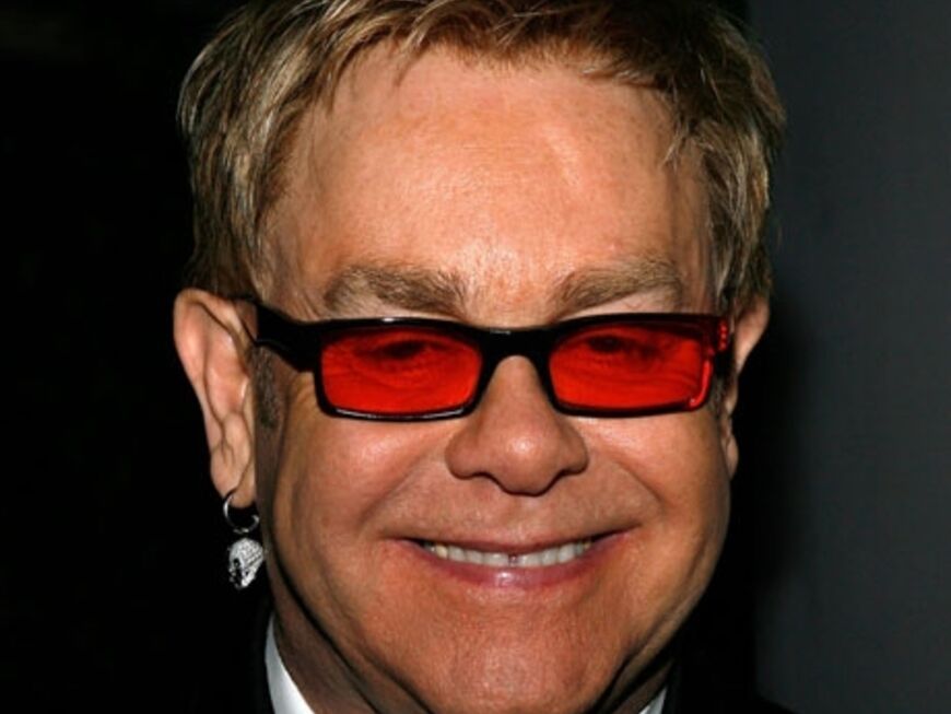 Elton Johns Markenzeichen ist die Brille. Schrille Farben, ungewöhnliche Formen - je ausgefallener, desto besser