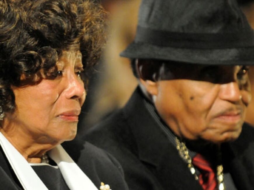 Seine Eltern trauern am Sarg: Katherine und Joe Jackson