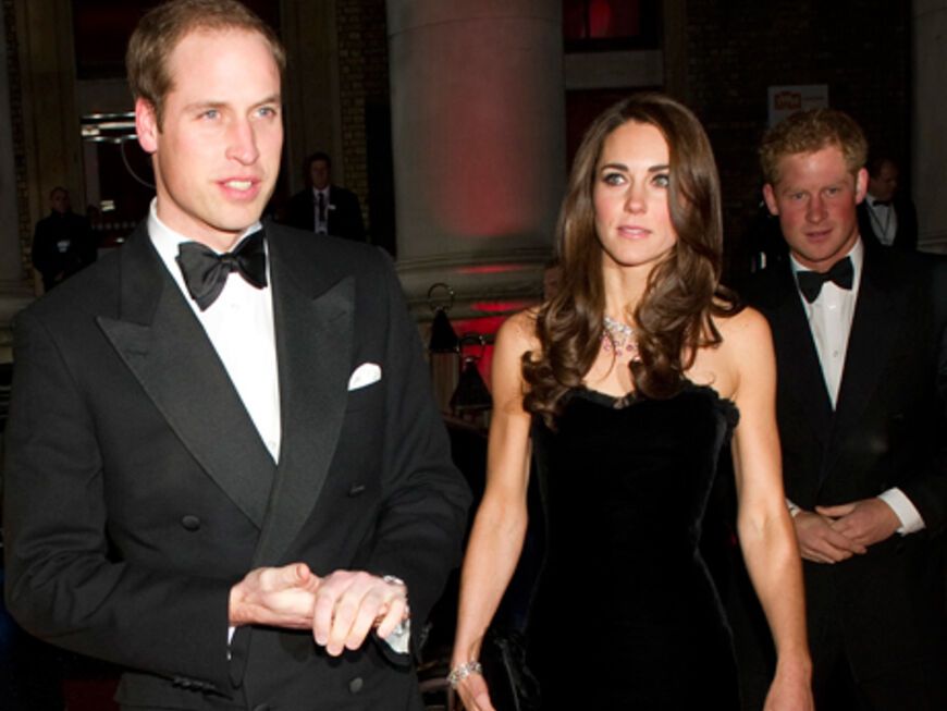 Glamour-Auftritt für Prinz William und seine Frau Catherine: Das royale Paar kam am Montagabend gemeinsam mit Prinz Harry zum "Sun Military Awards Ball", bei dem Mitglieder der britischen Streitkräfte geehrt werden