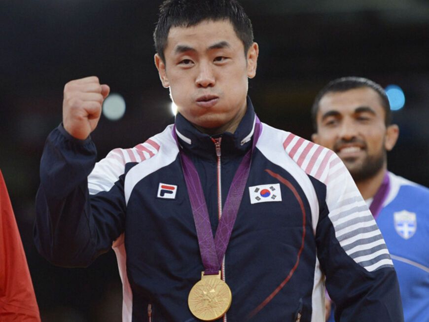 Südkorea zahlt seinen Olympia-Siegern nur 240 Euro - dafür winkt aber auch der Erlass der Wehrpflicht. Judoka Song Dae-Nam hat ihn schon abgeleistet