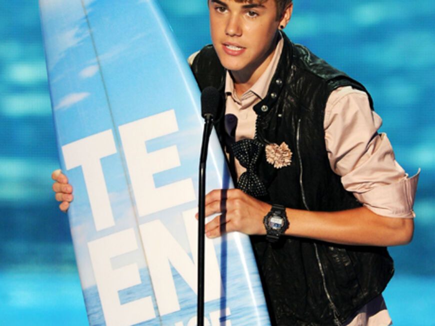 Justin Bieber musste gleich vier Mal auf die Bühne. Der 17-Jährige wurde in den Kategorien "Bester Bösewicht" (für seinen gruseligen Gastauftritt bei CSI), "Bester männlicher Künstler", "Choice Twit" und "Männlicher Hottie" ausgezeichnet