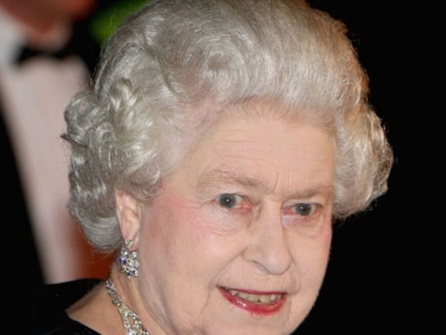 Königin Elizabeth II amüsiert sich in Blackpool. Die Show wird jedes Jahr im Fernsehen übertragen