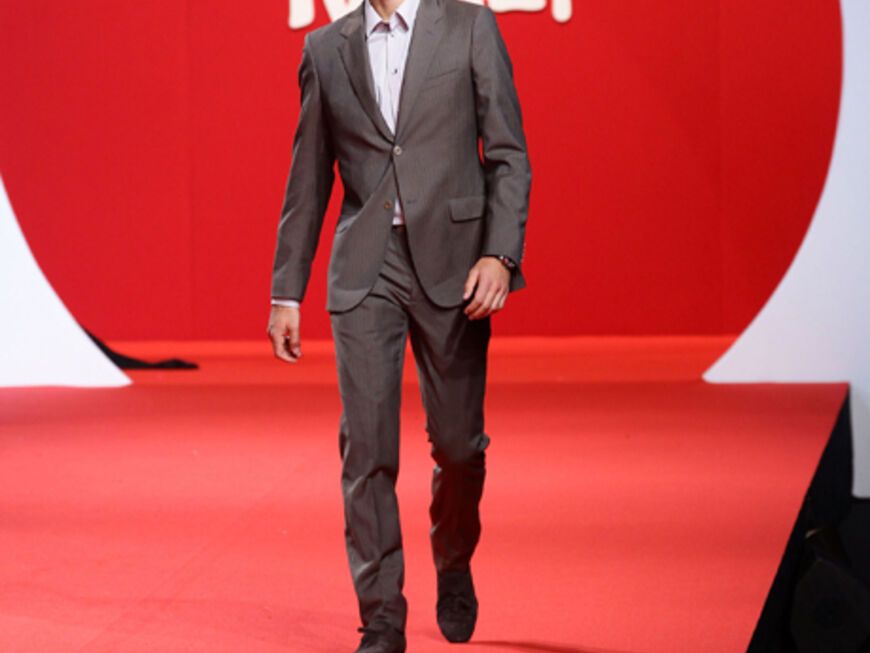 Nicht nur Models machten den Catwalk unsicher. Auch der serbische Tennis-Star Novak Djokovic lief für den guten Zweck