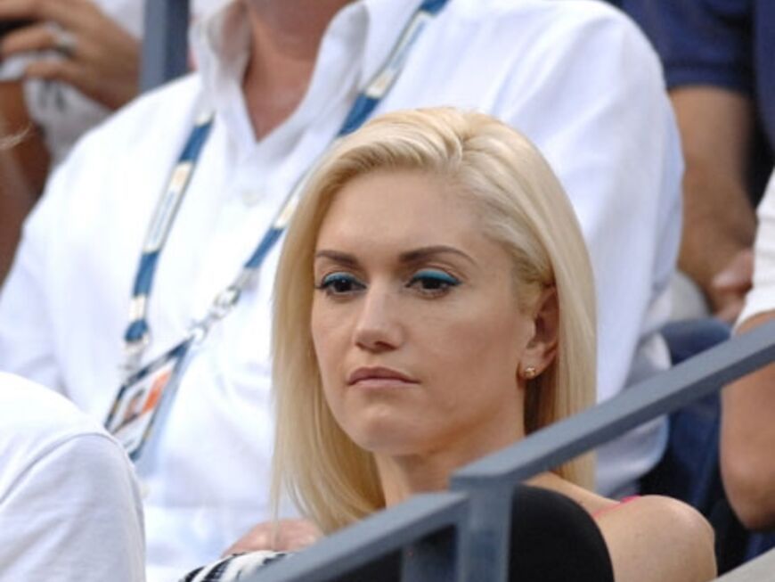 Kaum wieder zu erkennen: Gwen sitzt unauffällig geschminkt im Publikum bei den US-Open. Auch ohne Make-up sieht sie super aus