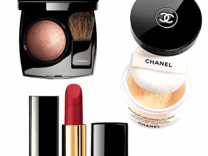 Der Chanel-Look für den Winter 2013 hat es uns angetan. Satte und verführerische Farben, für Lippen und Nägel, funkelnde Nuancen für Augen und Wangen und Perlenschimmer für´ Teint und Dekolleté