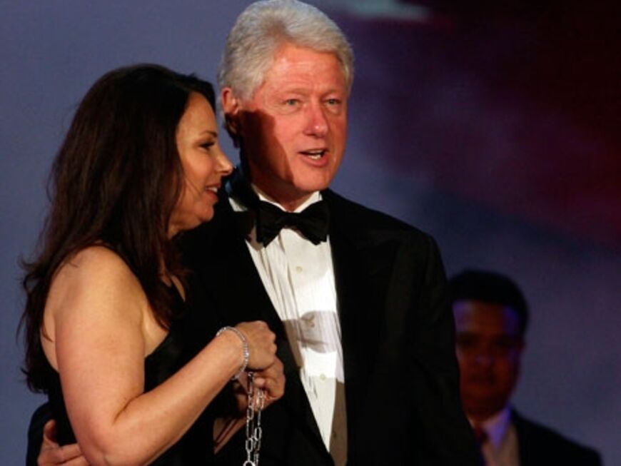 Bill Clinton und Fran Drescher amüsieren sich auf der Bühne