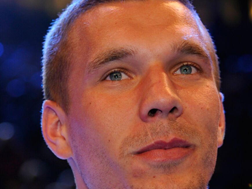 Lukas Podolski feuerte seinen Freund Felix Sturm vom Publikum aus an
