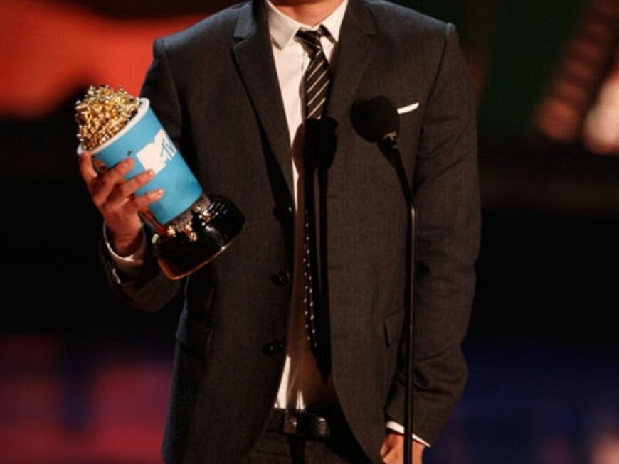 Cooler Typ: Zac Efron nimmt seinen Movie Award für "High School Musical 3" entgegen. Er wurde als bester Schauspieler ausgezeichnet