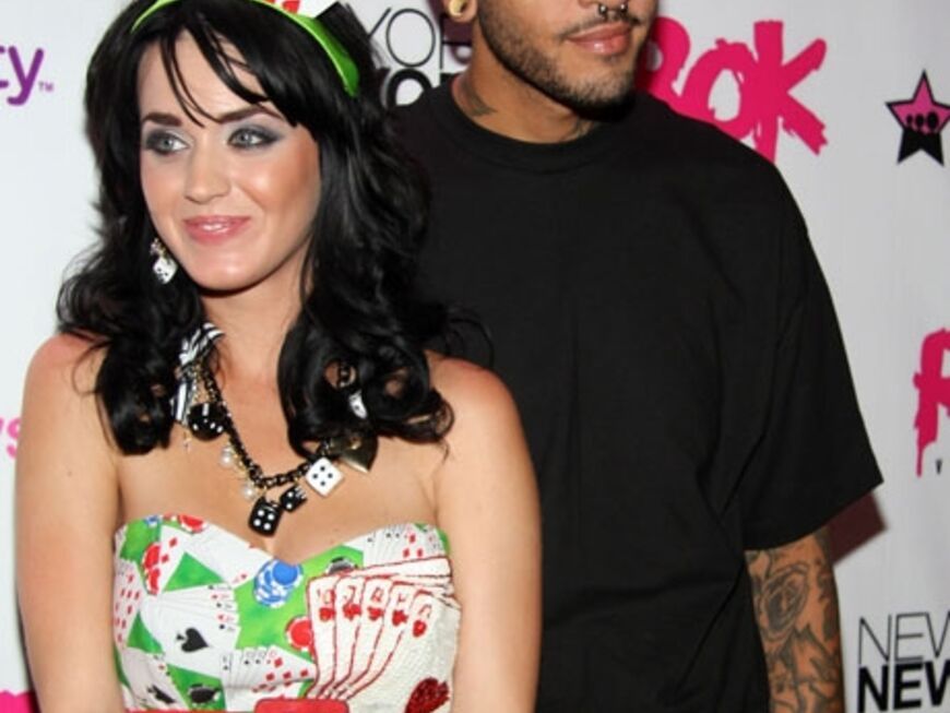 Im Januar kam das Liebes-Aus. Die Beziehung von Katy Perry und Musiker Travis McCoy hatte einfach keine Chance. Doch Perry hat sich schnell getröstet. Sie ist jetzt mit Comedy-Star Russell Brand liiert