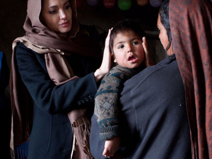 Angelina Jolie wurde auf den diesjährigen Oscars schmerzlich vermisst - aber die Schauspielerin zieht es vor, sich für ihre sozialen Projekte zu engagieren. Momentan hält sie sich in Afghanistan auf