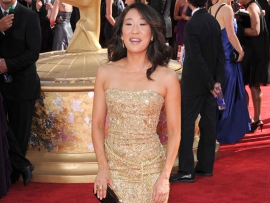 "Greys Anatomie" - Star Sandra Oh bei ihrer Ankunft. Die 38-Jährige sah in ihrem goldenem Kleid bezaubernd aus