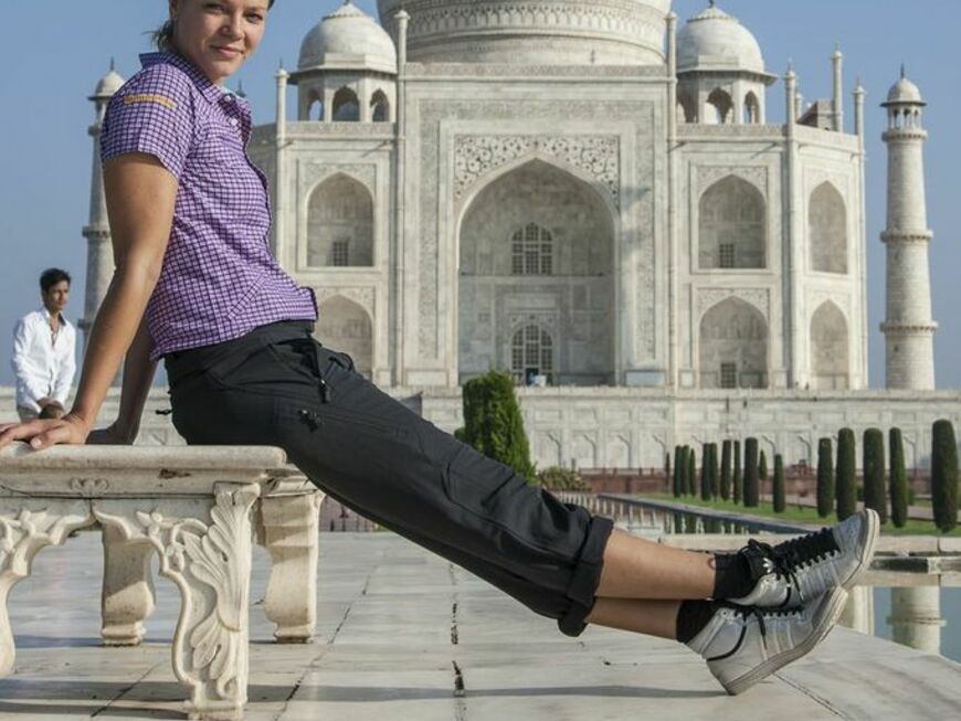 Jessica vor dem Wahrzeichen Indiens, dem Taj Mahal
