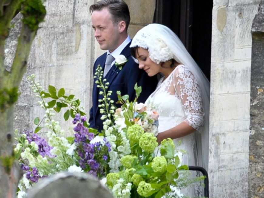 Endlich Mann und Frau: Lily Allen und Sam Cooper verlassen die Kirche nach der Trauung