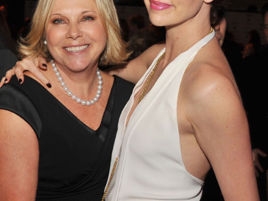 Über so ein Date freut sich doch jede Mutter: Hollywood-Star Charlize Theron nahm ihre Mutter Gerda am Montagabend, 28.11., mit zu den "Gotham Independent Film Awards" nach New York. Und auch viele andere Promis waren dabei!