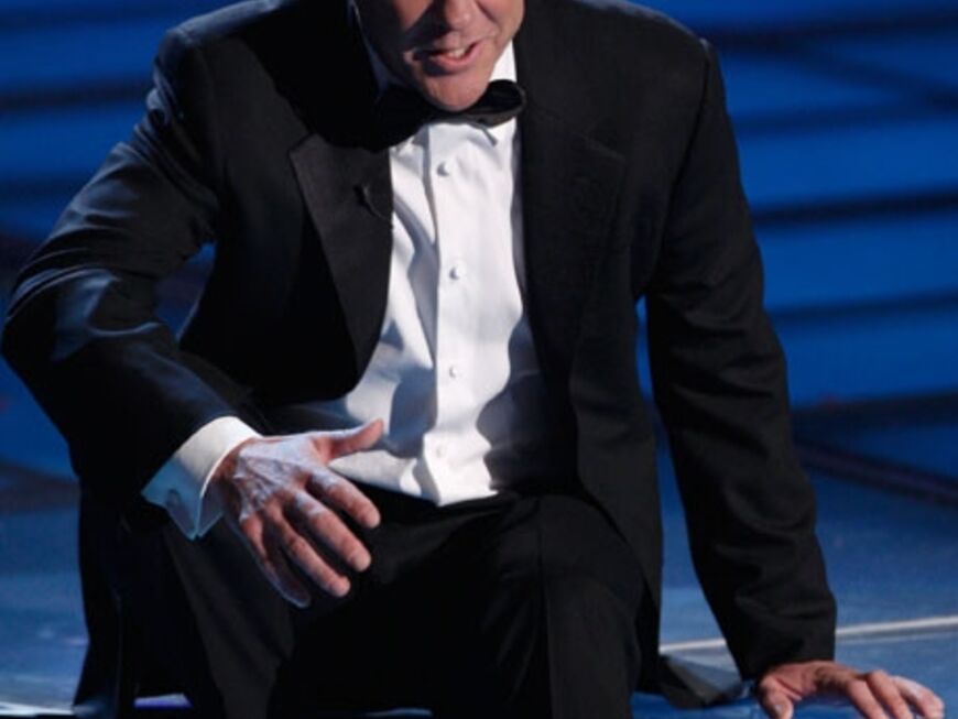 "24"-Star Kiefer Sutherland zeigt, dass er durchaus auch Humor hat und überreicht seinem Kollegen Ben Stiller den Hauptpreis, den "MTV Generation Award"
