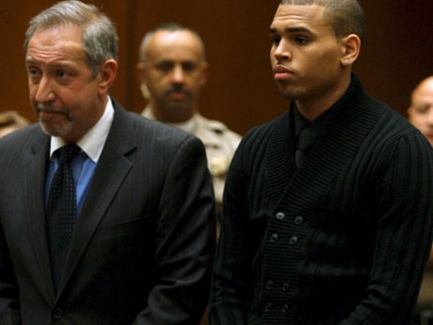 Im Juni wurde Chris Brown wegen seiner brutalen Attacke verurteilt. Er erhielt fünf Jahre Haft auf Bewährung und muss sechs Monate gemeinnützige Arbeit leisten
