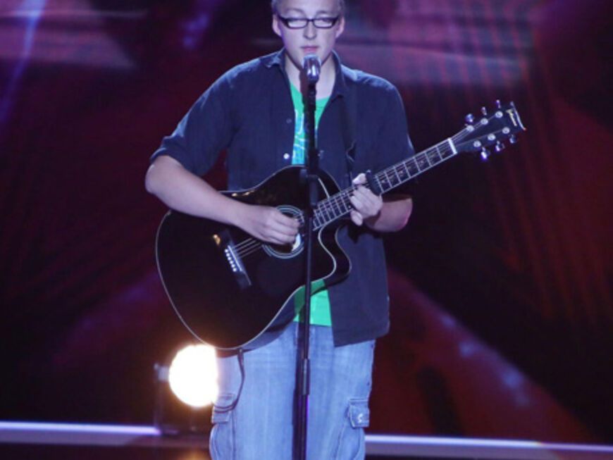 Sänger Marvin Gräb, 16, aus Varel an der Gitarre