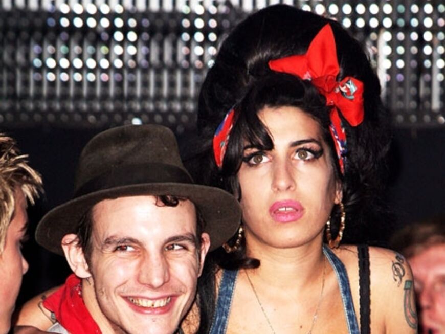 Chaotische Liebe: Amy Winehouse und Noch-Ehemann Blake Fielder-Civil. Er saß ständig im Knast und sie trug seinen Namen als Tattoo und um den Hals als Kette. Amy war völlig besessen von Blake