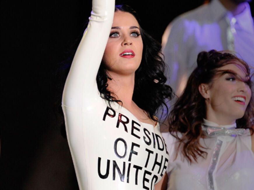 Katy Perry auf Stimmenfang für den Präsidenten. Auf ihrem Kleid trägt sie den Schriftzug: "President of the United States - Barack Obama"
