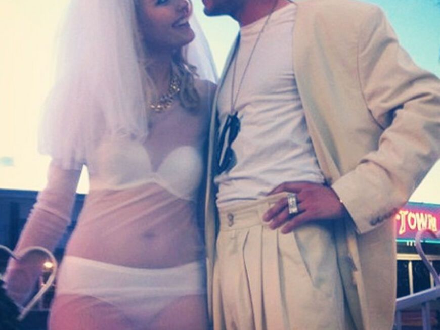 "Das habe ich heute gemacht. Bonnie Strange in Las Vegas geheiratet. Easy Day", schrieb Dandy-Diary-Blogger Jakob Haupt auf Instagram