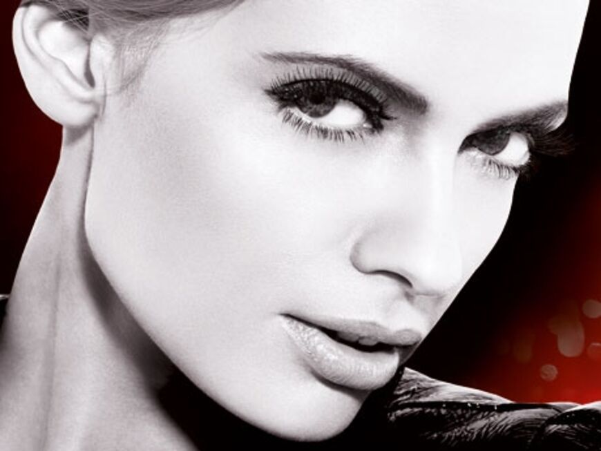 Das deutsche Topmodel Julia Stegner ist das Werbegesicht für die neue "High Heel Mascara" von Maybelline Jade