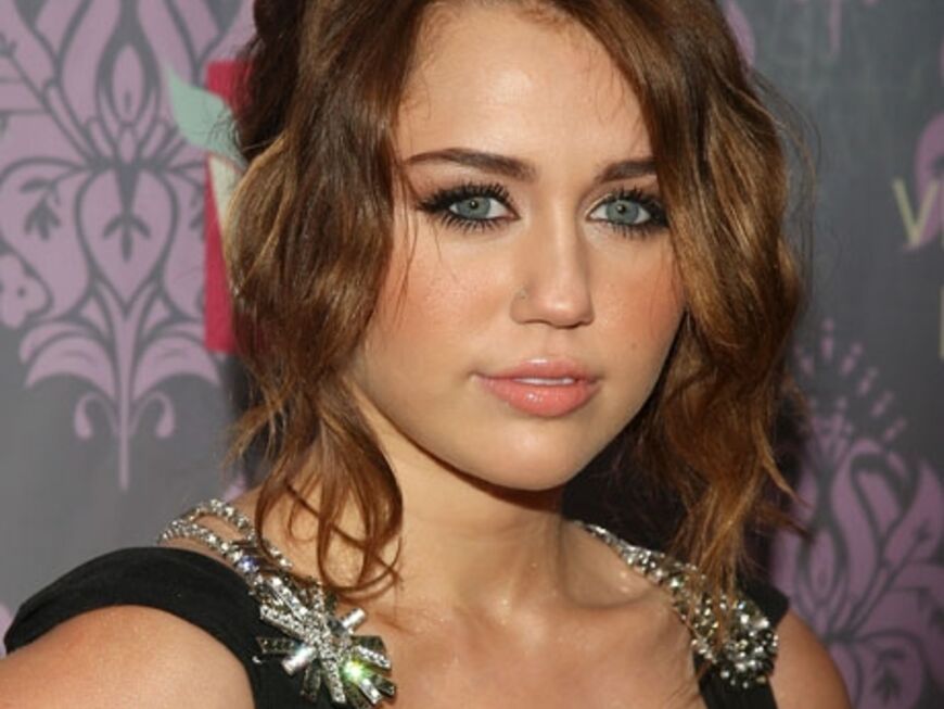 Teenie-Star Miley Cyrus ist zwar erst 16, aber erfüllt alle positiven Kriterien um eine echte "Diva" zu sein