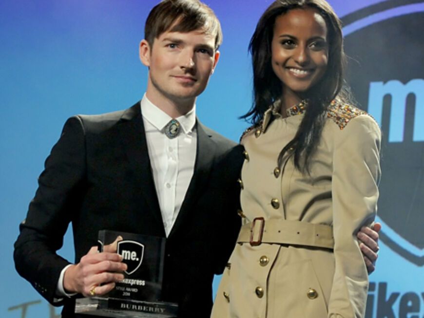 Dan Gillespie Sells der Band "The Feeling" freute sich über dem «Musikexpress Style Award 2011» in der Kategorie "Superior"  für "Burberry"