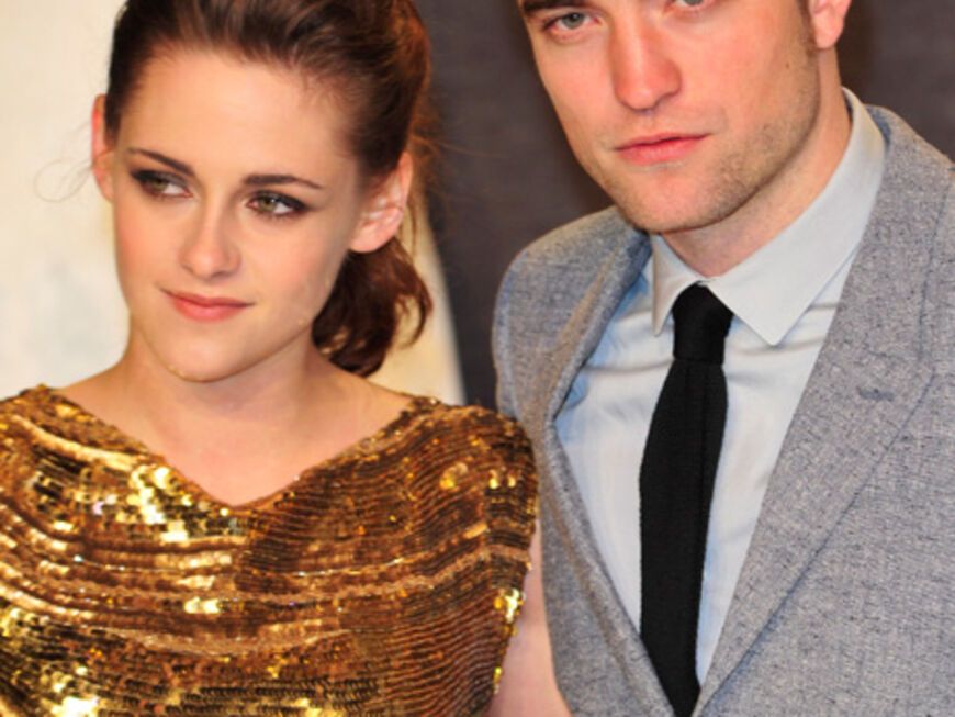 Nachdem Kristen Stewart ihren Freund Robert Pattinson mit dem Regisseur Rupert Sanders betrogen hatte, konnte der Betrogene seiner Liebsten zunächst nicht verzeihen und trennte sich. Seit Oktober sieht man die beiden "Twilight"-Stars aber wieder zusammen. Wir sind gespannt, ob diese Liebe 2013 überdauert!