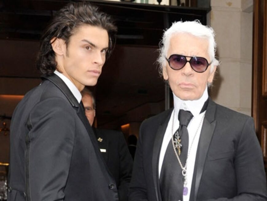 Lagerfeld und seine neue Muse Baptiste Giabiconi. Der 19-Jährige durfte für Chanel über den Laufsteg gehen