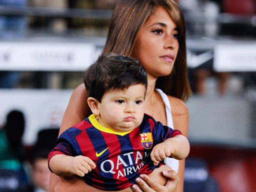 Antonella Roccuzzo ist die hübsche Freundin von Lionel Messi. Das ist Söhnchen Thiago!