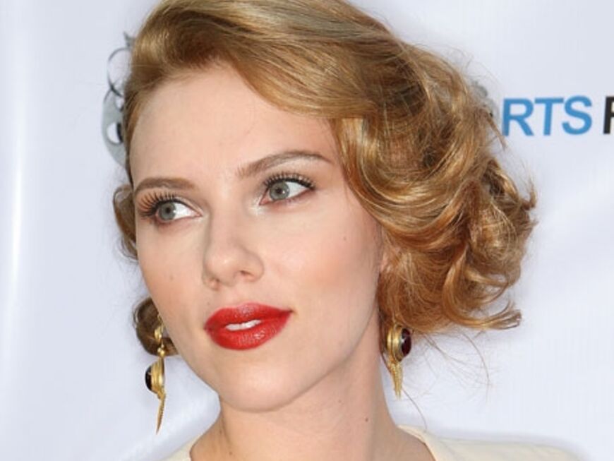 Scarlett Johansson hätte bei der Farbwahl ruhig ein wenig mutiger sein können