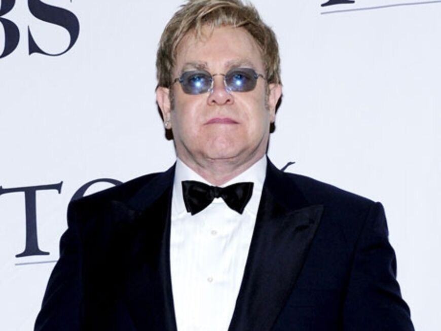Elton John: Nach der schockierenden Nachricht von Jacksons Tod, legte Elton bei seinem "White Tie and Tiara"-Ball seinen Hit "Dont Let the Sun Go Down on Me" auf.