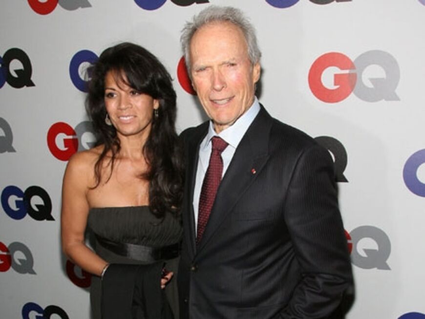 Clint Eastwood mit seiner Begleitung