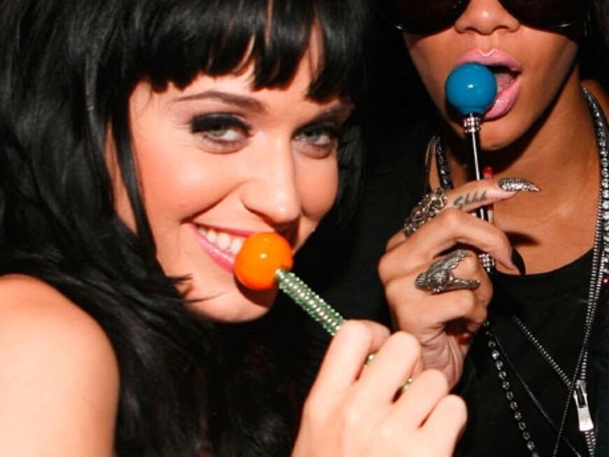 Katy Perry und Rihanna sind neue beste Freundinnen! Am 28. Juli feierten die beiden Sängerinnen zusammen auf Katys Aftershowparty in New York. Wenige Stunden zuvor stand der "I kissed a Girl"-Star im ausverkauften "Hammerstein Ballroom" in Manhattan auf der Bühne