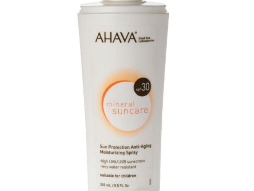 Mit Algenextrakten "Mineral Suncare Anti-Aging Feuchtigkeitsspray LSF 30" von Ahava, 250 ml ca. 19 Euro 