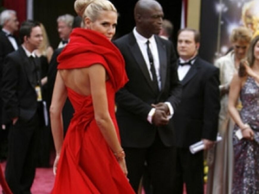Heidi Klum: Eins der schönsten Oscarkleider: das Topmodel in einem Bustierkleid aus Seide mit langer Schleppe. Der Entwurf stammt von John Galliano Haute Couture
