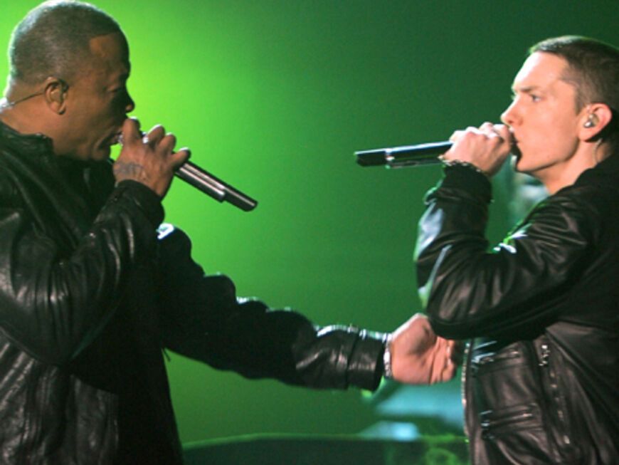 Dr Dre und Eminem stehen gemeinsam live auf der Bühne﻿