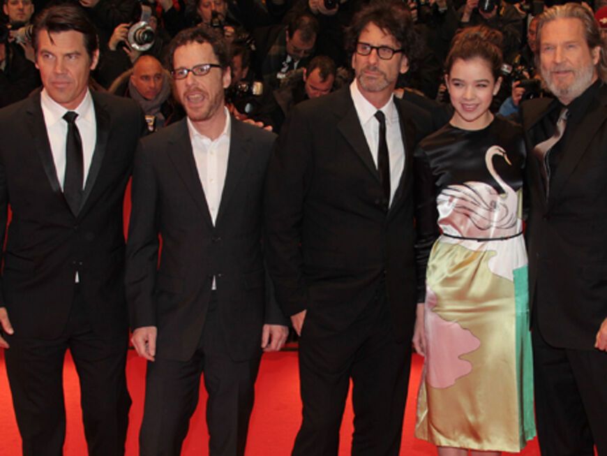 Mit der Premiere des Oscar-nominierten Films "True Grit" öffnete die Berlinale 2011 am 10.2. ihre Tore. Hauptdarsteller Jeff Bridges, Hailee Steinfeld, Josh Brolin und die Regisseur-Brüder Joel und Ethan Coen waren natürlich dabei!