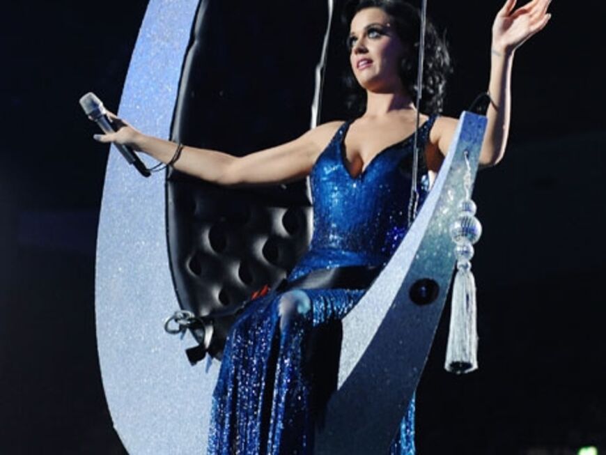 Katy Perry ließ sich für ihre Moderation viele verschiedene Effekte einfallen. So schwebte sie unter anderem auf einem Halbmond herein