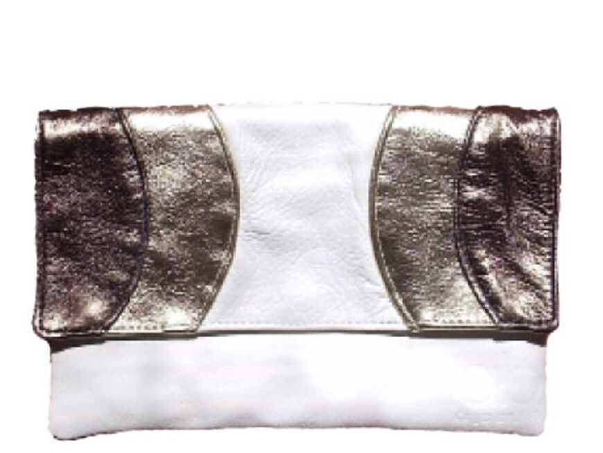 Metallic-Töne auf weißem Leder von Anja Bruhn, ca. 100 Euro