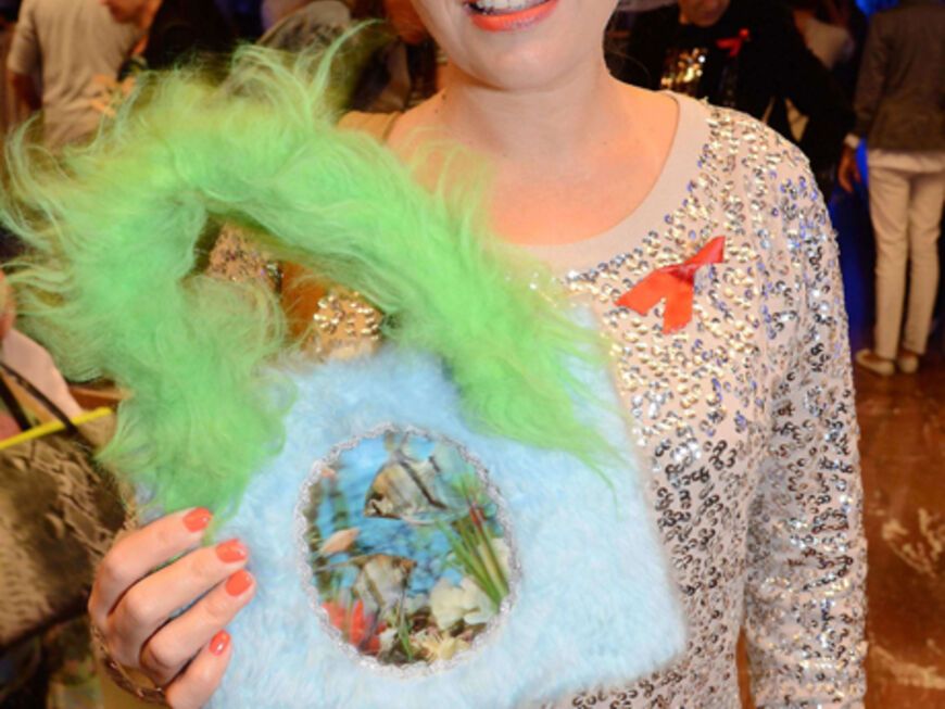Anne Sophie Briest tauschte ihre Neon-Plüsch-Tasche mit Natascha Ochsenknecht