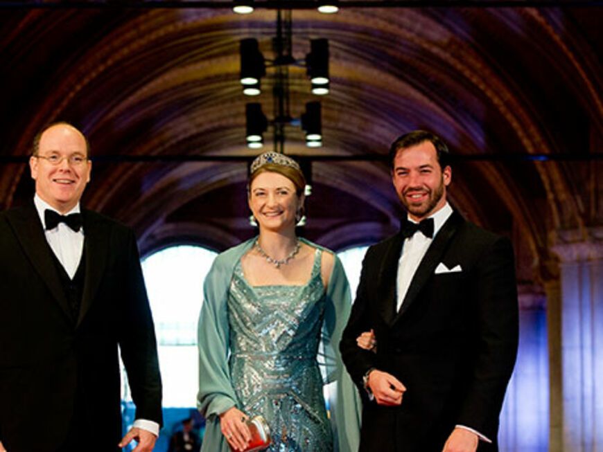 Fürst Albert II von Monaco (ohne CharlÃ¨ne, die angeblich mit einem Charityprojekt und der Hochzeit eines engen Freundes in Südafrika eingebunden ist) mit der Großherzogin Stephanie von Luxemburg und Ehemann Großherzog Guillaume