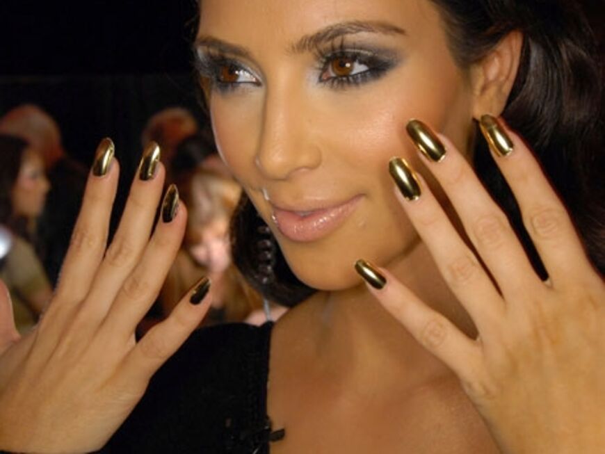 Kim Kardashian zeigt ihren neuen Nägel