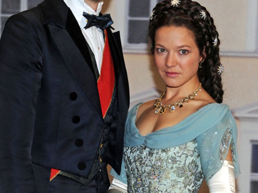Schauspieler Sabin Tambrea als König Ludwig II. und Hannah Herzsprung als "Sissi"